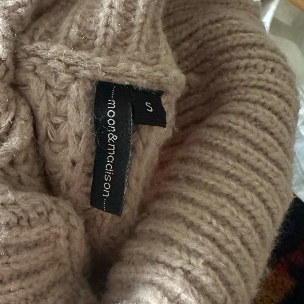 Moon & Madison Cowl Neck Cable Knit Chunky Sweater Size Small Oversized - Picture 6 of 7